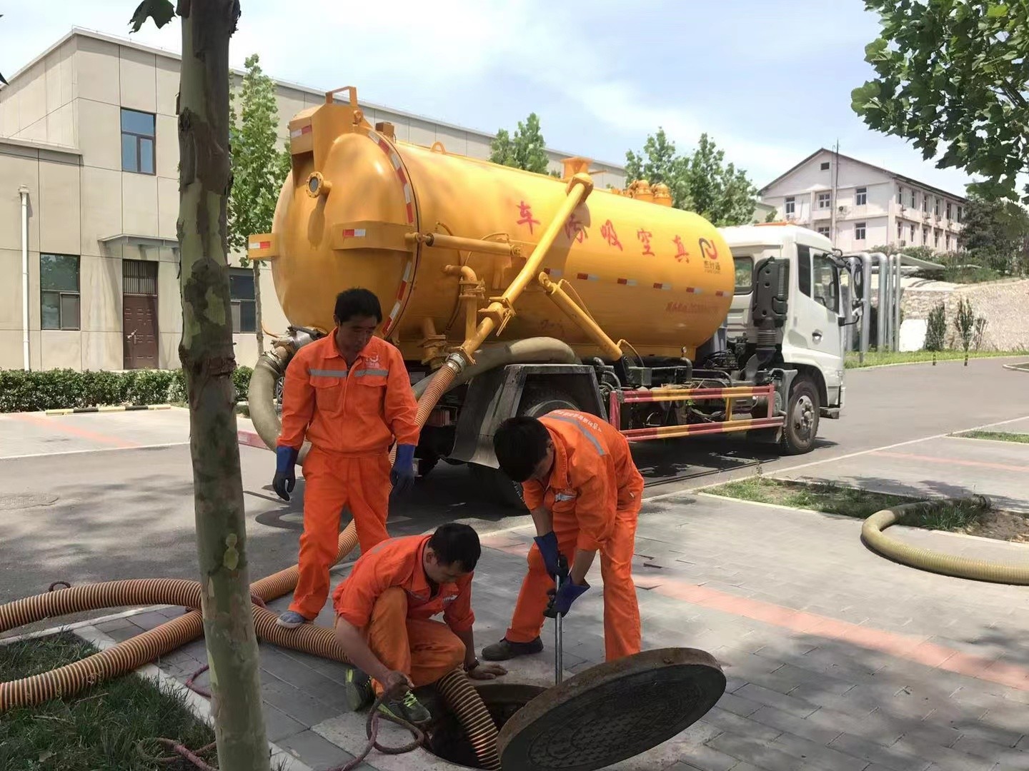 金川化粪池清理与5-8吨吸粪车施工效率分析